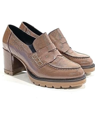 Schuhe VIGUERA  für Damen ZAPATO MOCASIN DE CHAROL CON TACON Y PLATAFORMA  PARDO