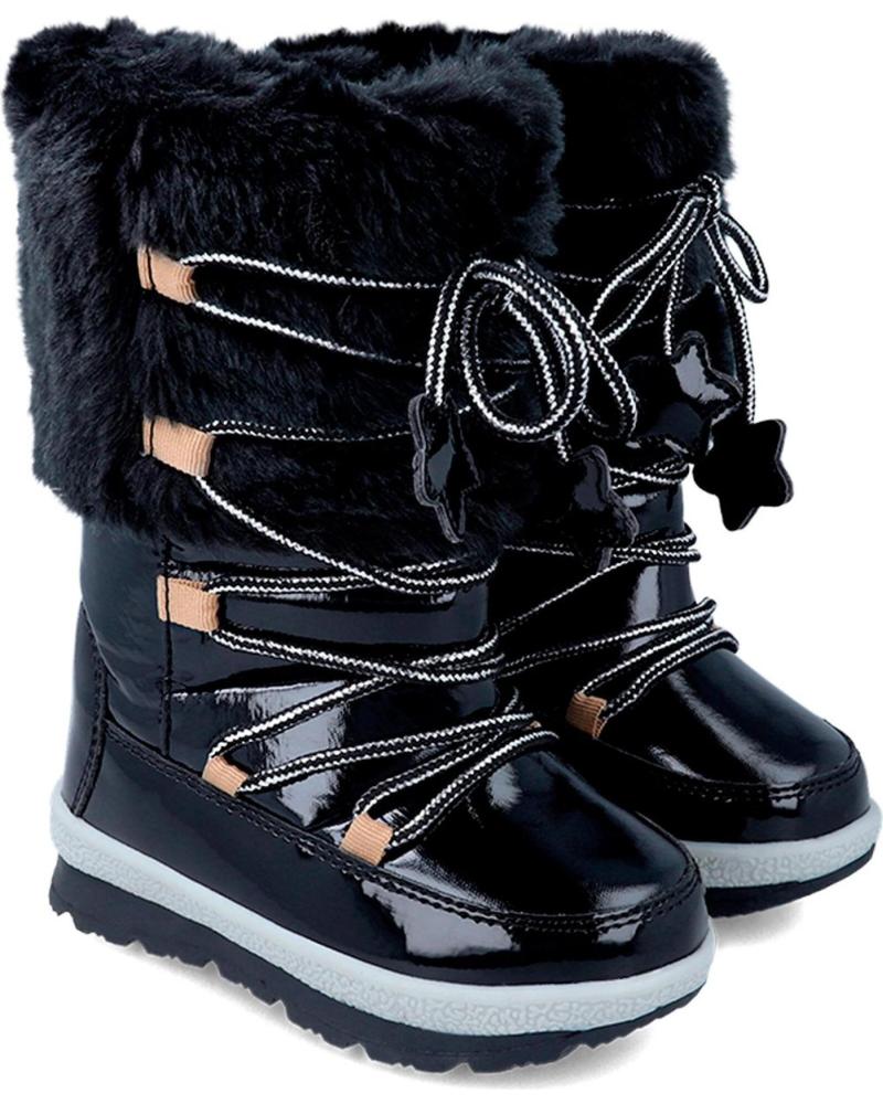 Botas sale apreski niña