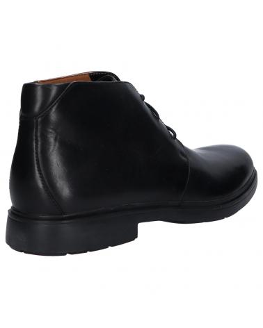 Botas de Hombre CLARKS 26144677 UN TAILOR MID BLACK