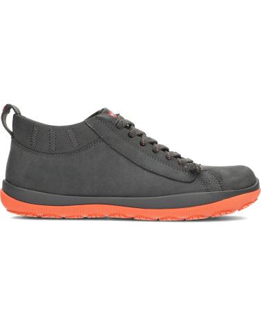 Zapatos CAMPER  de Hombre BOTIN CASUAL DE NOBUK CON FORRO DE GORETEX Y SUELA MICHELIN  GRIS
