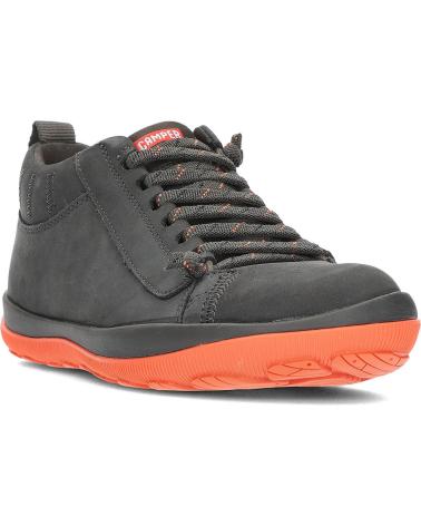 Zapatos CAMPER  de Hombre BOTIN CASUAL DE NOBUK CON FORRO DE GORETEX Y SUELA MICHELIN  GRIS