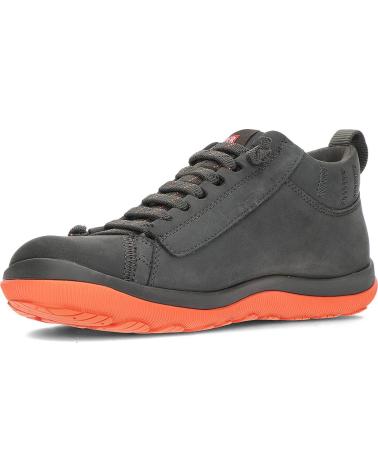 Zapatos CAMPER  de Hombre BOTIN CASUAL DE NOBUK CON FORRO DE GORETEX Y SUELA MICHELIN  GRIS