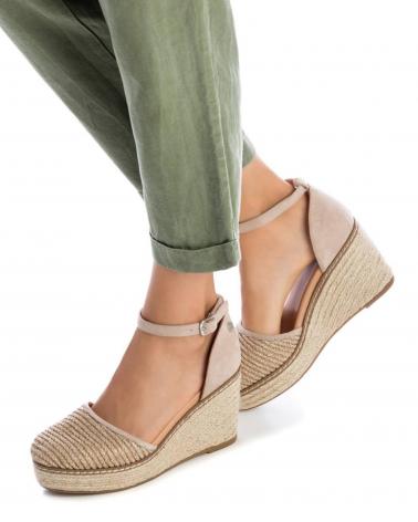Woman Zapatos de cuña XTI 044862 TAUPE