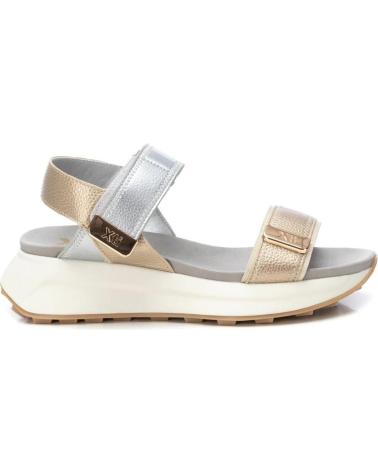XTI SANDALIA CONFORT CON VELCRO PARA MUJER 143874 COLOR ORO DORADO