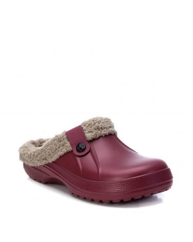 Zuecos de Mujer y Hombre XTI 043426 BURDEOS