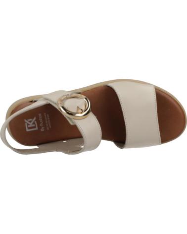Sandalias DORKING  de Mujer SANDALIAS MUJER MODELO D9468 COLOR BEIS  RAW