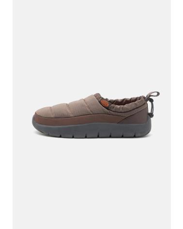 Calzado de casa LACOSTE  de Hombre ZAPATILLAS CASA HOMBRE SERVE SLIPER 224 2 CMA  MARRóN