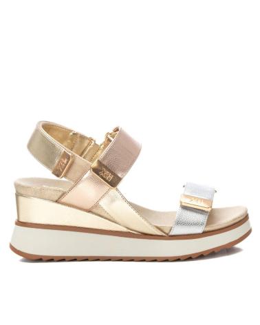 XTI SANDALIA DE CUNA METALIZADA PARA MUJER 143882 COLOR ORO DORADO