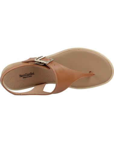SANDALIA DE TIRA NERO GIARDINI E513405D MARRÓN CON HEBILLA MARRóN