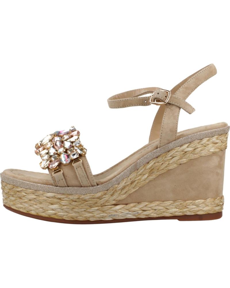 Sandalias ALMA EN PENA  de Mujer ALIAS MUJER MODELO V2551291 COLOR MARRON CLARO  SAND