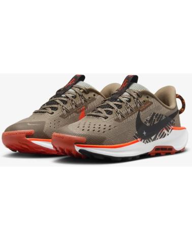 NIKE ZAPATILLA TRAIL JUNIOR PEGASUS TRAIL V25 KAKI NAZPJV2538CD MARRóN