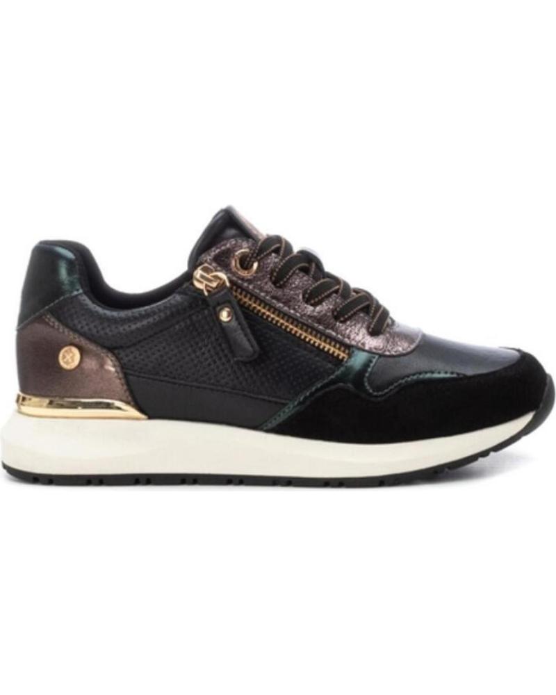XTI SNEAKER 144218 NEGRA CON CREMALLERA LATERAL Y DETALLES METALIZADOS NEGRO