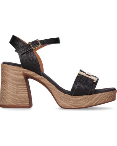 SANDALIAS CHIKA10 ST ARWEN 5636 NEGRAS CON TACÓN Y HEBILLA DORADA NEGRO-BLACK