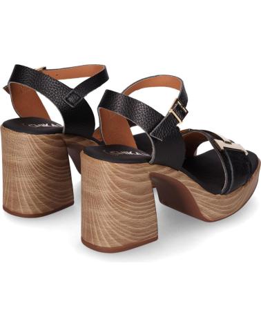 SANDALIAS CHIKA10 ST ARWEN 5636 NEGRAS CON TACÓN Y HEBILLA DORADA NEGRO-BLACK