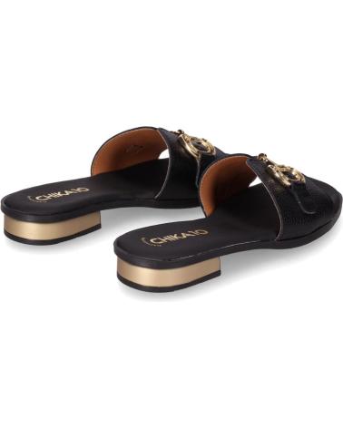 CHIKA10 MARKES 5592 FLACHE SANDALEN SCHWARZ MIT GOLDSCHNALLE NEGRO-BLACK