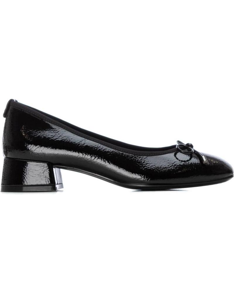 ZAPATOS DE SALÓN XTI 144242 NEGROS CON LAZO Y TACÓN BLOQUE NEGRO