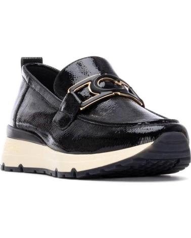 MOCASINES DE CHAROL NEGROS CARMELA 162518 CON PLATAFORMA NEGRO