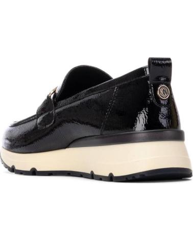 MOCASINES DE CHAROL NEGROS CARMELA 162518 CON PLATAFORMA NEGRO