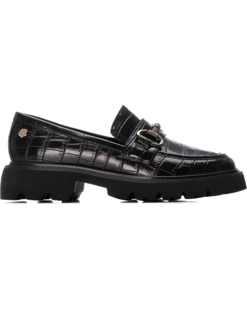 MOCASINES CARMELA 162547 NEGROS EFECTO COCODRILO CON SUELA TRACK NEGRO