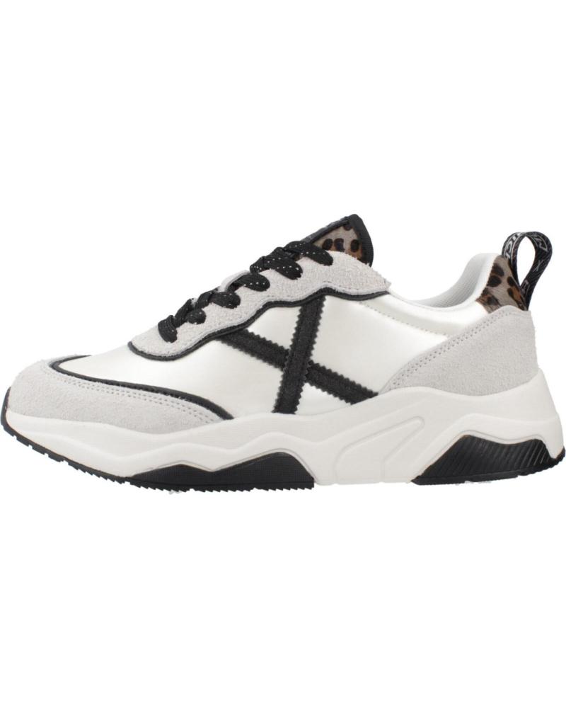 ZAPATILLAS MUNICH WAVE 8770177 BLANCAS CON DETALLES NEGROS 177