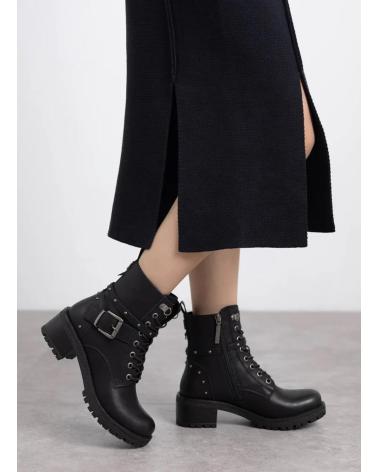 REFRESH BOTÍN MILITAR NEGRO CON CORDONES Y TACHUELAS 17324703 NEGRO