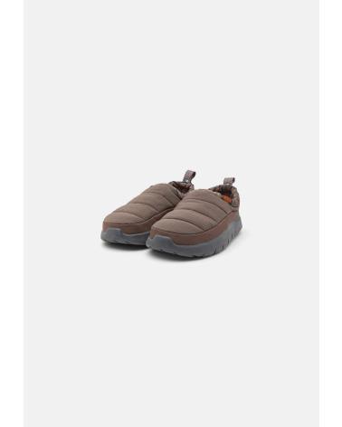LACOSTE CHAUSSONS SERVE SLIPPER 224 MARRON MARRóN