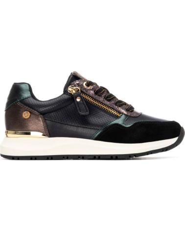 XTI SNEAKER 144218 NEGRA CON CREMALLERA LATERAL Y DETALLES METALIZADOS NEGRO