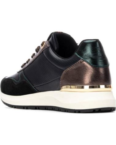 XTI SNEAKER 144218 NEGRA CON CREMALLERA LATERAL Y DETALLES METALIZADOS NEGRO