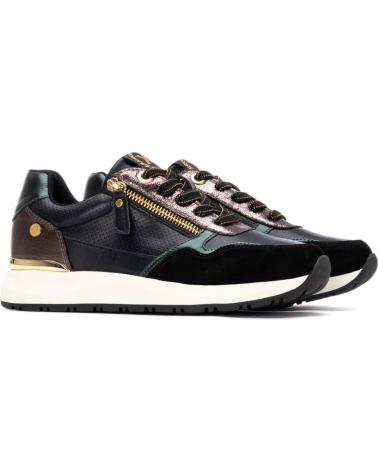 XTI SNEAKER 144218 NEGRA CON CREMALLERA LATERAL Y DETALLES METALIZADOS NEGRO
