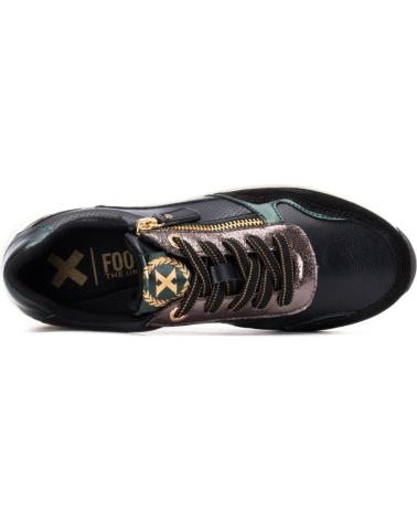 XTI SNEAKER 144218 NEGRA CON CREMALLERA LATERAL Y DETALLES METALIZADOS NEGRO