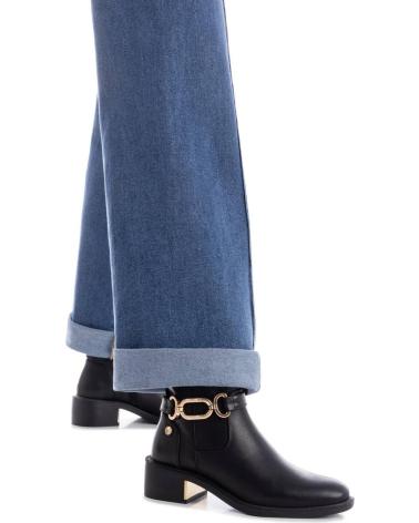 XTI ANKLE BOOTS 144398 BLACK WITH DECORATIVE GOLD CHAIN NEGRO