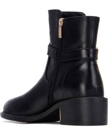 XTI ANKLE BOOTS 144398 BLACK WITH DECORATIVE GOLD CHAIN NEGRO