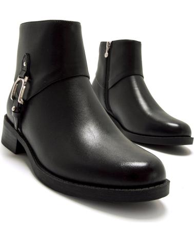 BOTA CHELSEA MARIA MARE 63611 NEGRA CON HEBILLA DECORATIVA NEGRO