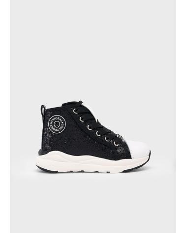 ZAPATILLAS SNEAKER BOTÍN MAYORAL 46-576-071 NEGRAS CON DETALLE METÁLICO NEGRO