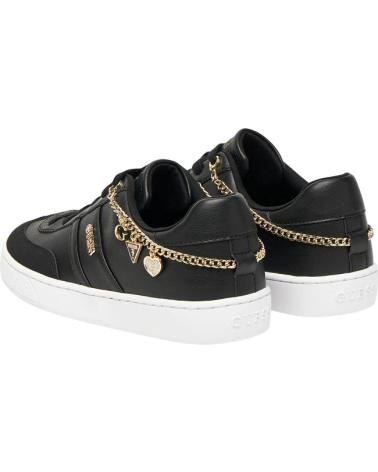 ZAPATILLAS GUESS NAOKO FLTNAO LEA12 NEGRAS CON CADENA DECORATIVA NEGRO