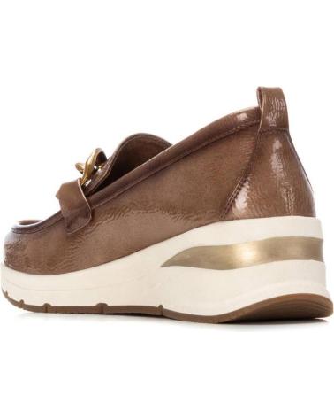 XTI MOKASSIN 144224 BEIGE MIT GOLDKETTE UND SPORTLICHER PLATEAU-SOHLE BEIGE