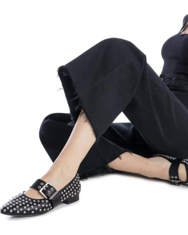 XTI ZAPATO TACHAS NEGRO 144264