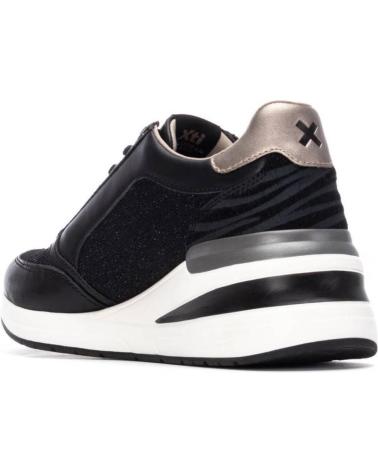 TÊNIS XTI 144629 PRETOS COM DETALHES METALIZADOS NEGRO