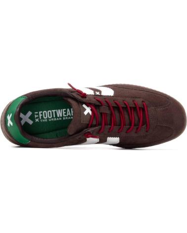 XTI CASUAL SNEAKERS 14416903 BROWN WITH WHITE STRIPES AND GREEN DETAIL MARRóN