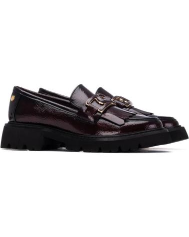 CARMELA 162698 BURGUNDY LOAFER WITH TRACK SOLE ROJO