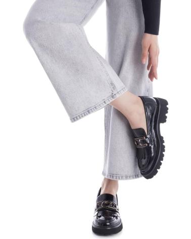 CARMELA 162698 BURGUNDY LOAFER WITH TRACK SOLE ROJO