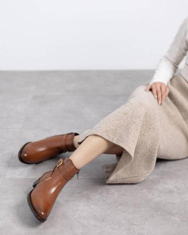 BOTTINE CARMELA 162475 EN CUIR CAMEL AVEC BOUCLE DÉCORATIVE CAMEL
