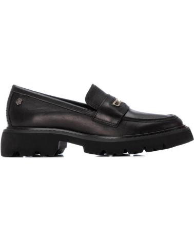 CARMELA 162545 BLACK PLATFORM LOAFERS WITH CHAIN DETAIL NEGRO