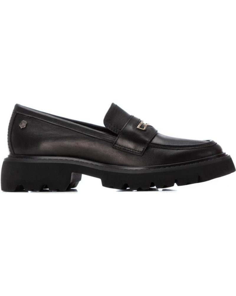CARMELA 162545 BLACK PLATFORM LOAFERS WITH CHAIN DETAIL NEGRO