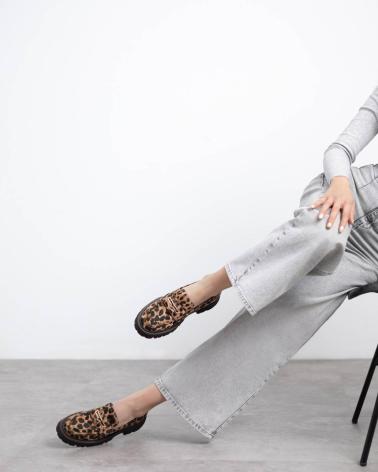 CARMELA 162545 LEOPARD PRINT LOAFERS WITH TRACK SOLE LEOPARDO