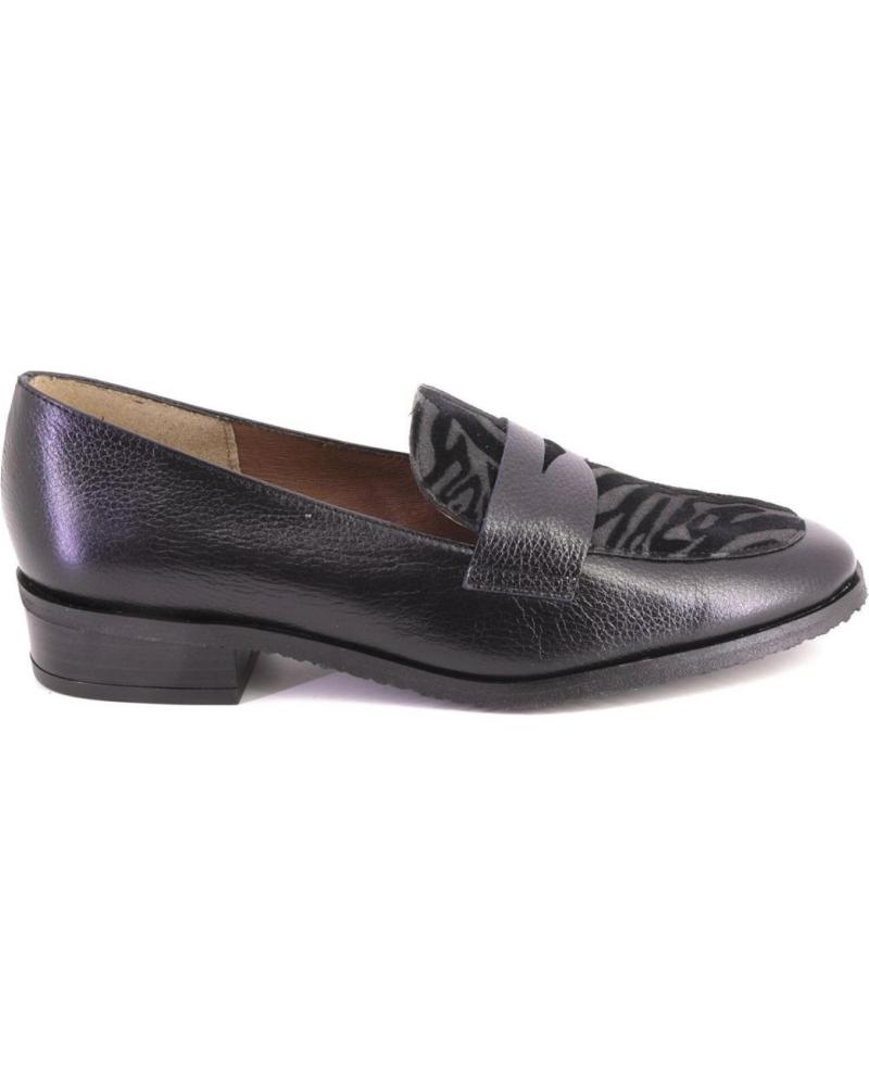 DUIT 1050 MOCASSINS EN CUIR NOIR AVEC DÉTAIL AVANT NEGRO