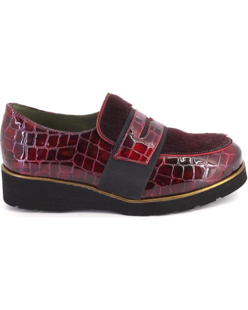 NIVAL ESTHER POTRO - MOCASINES BURDEOS CON TEXTURA COCODRILO BURDEOS