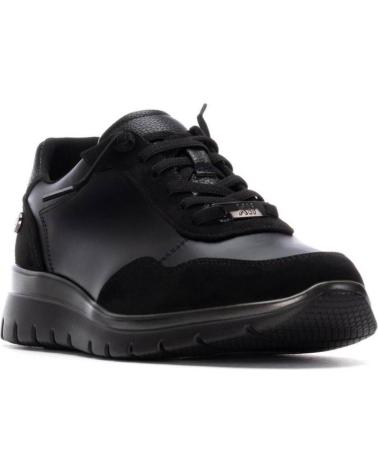 ZAPATILLAS CASUAL XTI 144652 NEGRAS CON DETALLES DE TEXTURA NEGRO