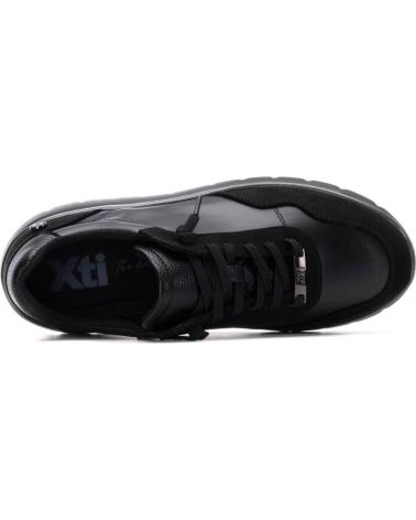 ZAPATILLAS CASUAL XTI 144652 NEGRAS CON DETALLES DE TEXTURA NEGRO