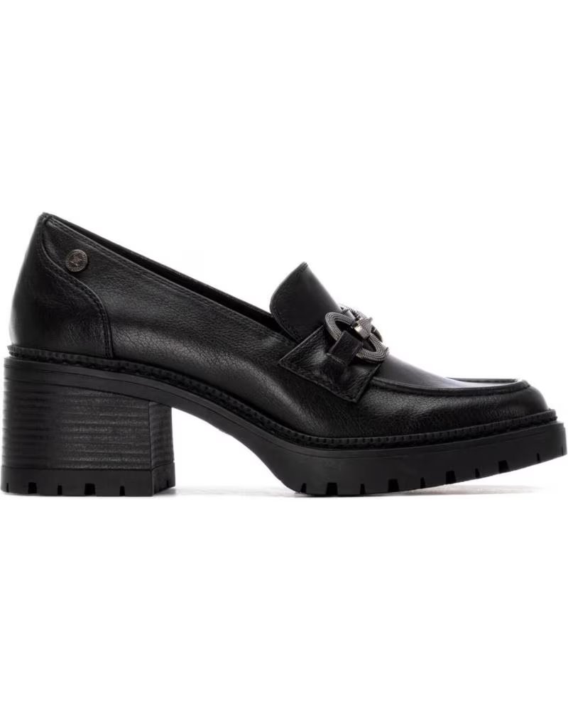 XTI 144274 MOCASÍN NEGRO CON TACÓN Y DETALLE DE CADENA NEGRO